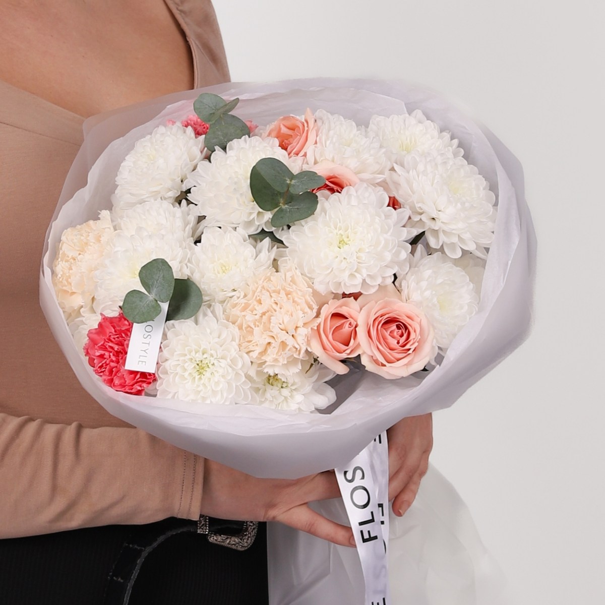 buket c hrizantemoj i diantusami 4